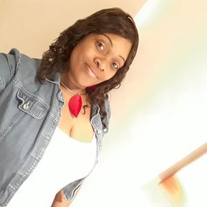 Meet your Posher, Mona